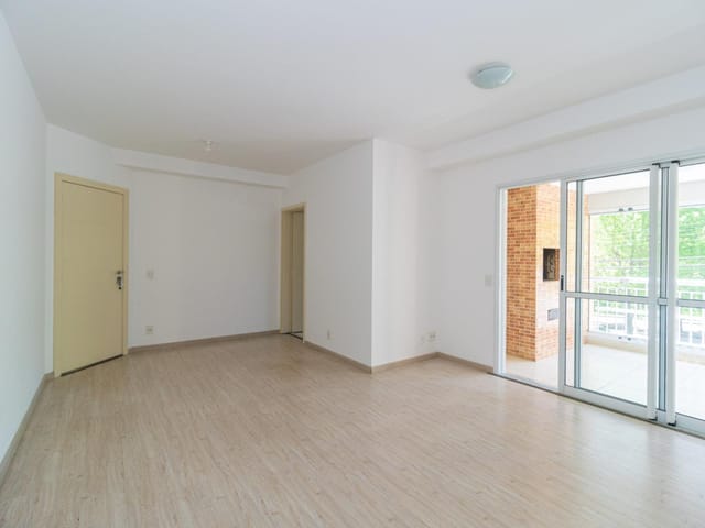 Apartamento 3 quartos e 2 banheiros, para alugar, no bairro Mossunguê em Curitiba