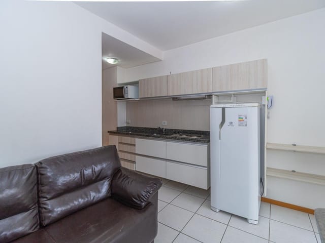 Apartamento 1 quarto e 1 banheiro, para alugar, no bairro Centro em Curitiba