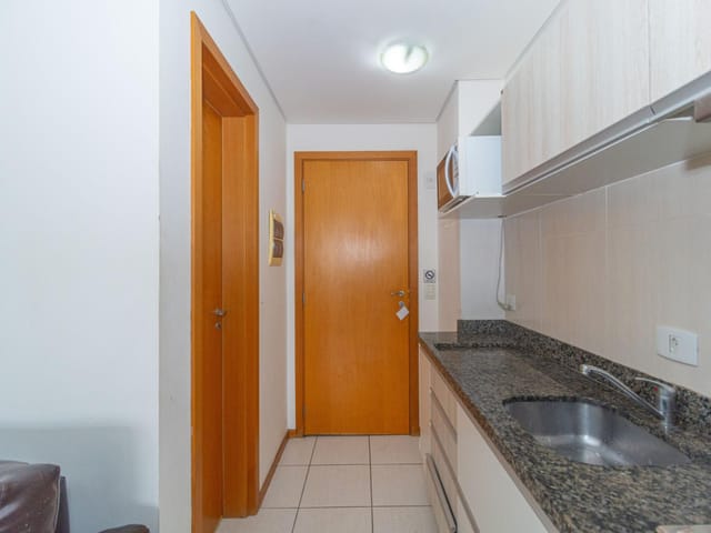 Apartamento 1 quarto e 1 banheiro, para alugar, no bairro Centro em Curitiba