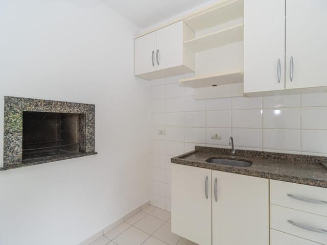 Apartamento 3 quartos e 2 banheiros, para alugar, no bairro Campo Comprido em Curitiba