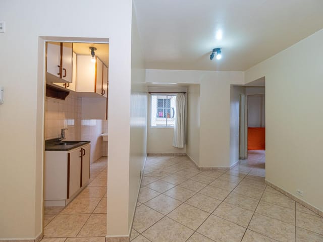 Apartamento 2 quartos e 1 banheiro, para alugar, no bairro Bigorrilho em Curitiba