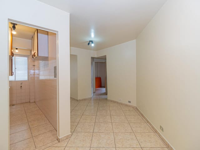 Apartamento 2 quartos e 1 banheiro, para alugar, no bairro Bigorrilho em Curitiba
