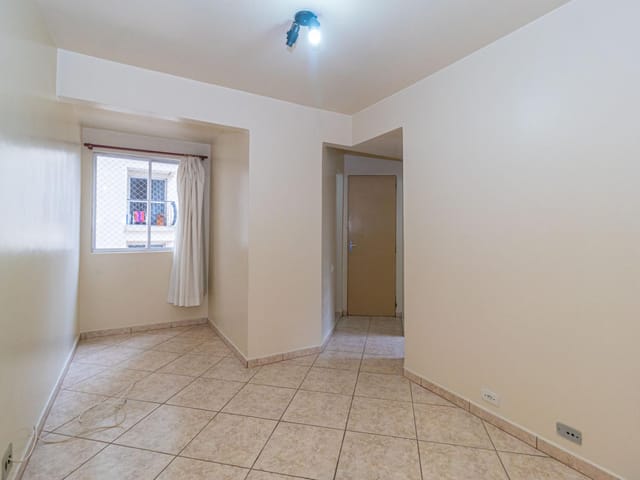 Apartamento 2 quartos e 1 banheiro, para alugar, no bairro Bigorrilho em Curitiba