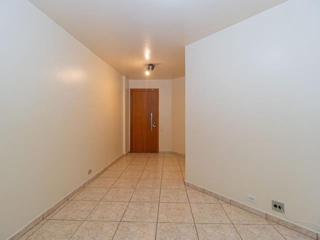 Apartamento 2 quartos e 1 banheiro, para alugar, no bairro Bigorrilho em Curitiba
