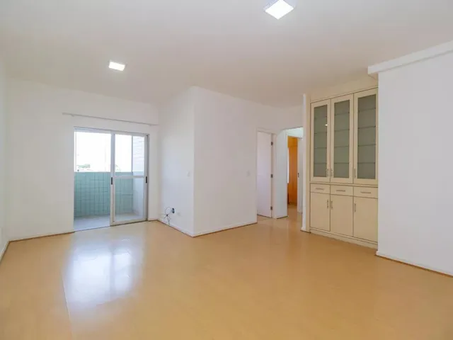 Apartamento 3 quartos e 2 banheiros, para alugar, no bairro Portão em Curitiba