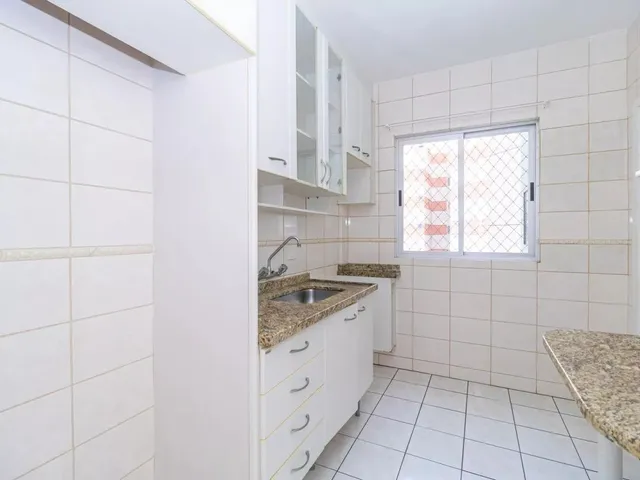 Apartamento 3 quartos e 2 banheiros, para alugar, no bairro Portão em Curitiba