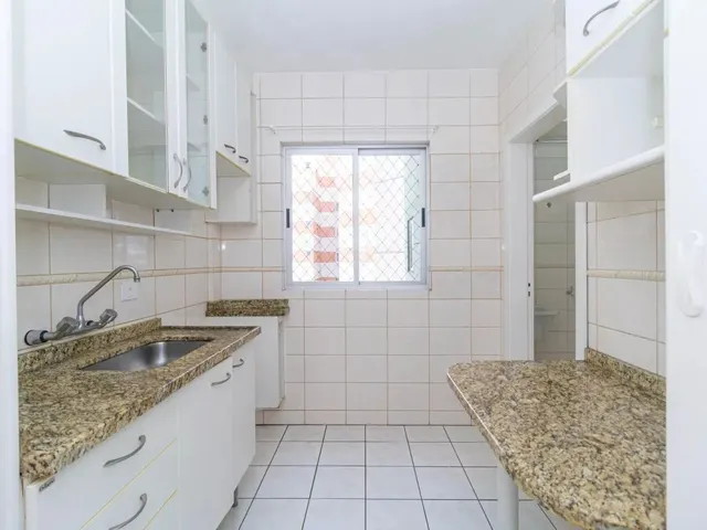 Apartamento 3 quartos e 2 banheiros, para alugar, no bairro Portão em Curitiba