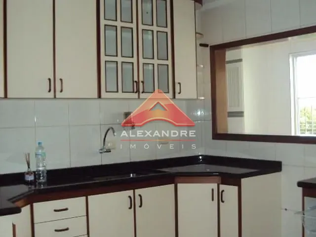 Apartamento com 95m² 3 quartos e 1 banheiro, para alugar, no bairro Jardim Ismênia em São José dos Campos