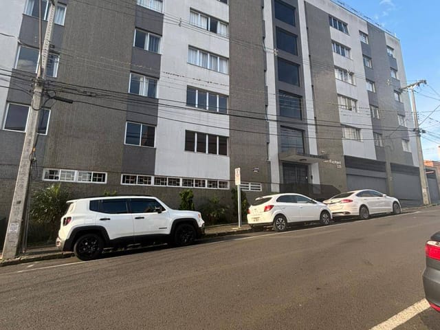 Locação - Apartamento Semimobiliado, 3 quartos sendo 1 suíte, 2 vagas, Edifício San Rafael, Centro.