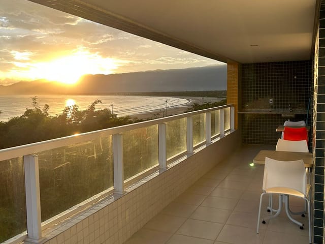 Apartamento 2 quartos e 2 banheiros, à venda ou para alugar, no bairro Indaiá em Bertioga