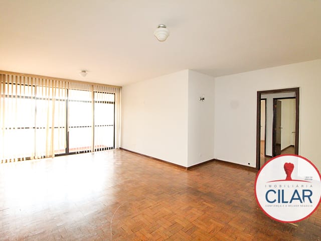 Apartamento 3 quartos e 2 banheiros, à venda, no bairro Centro em Curitiba