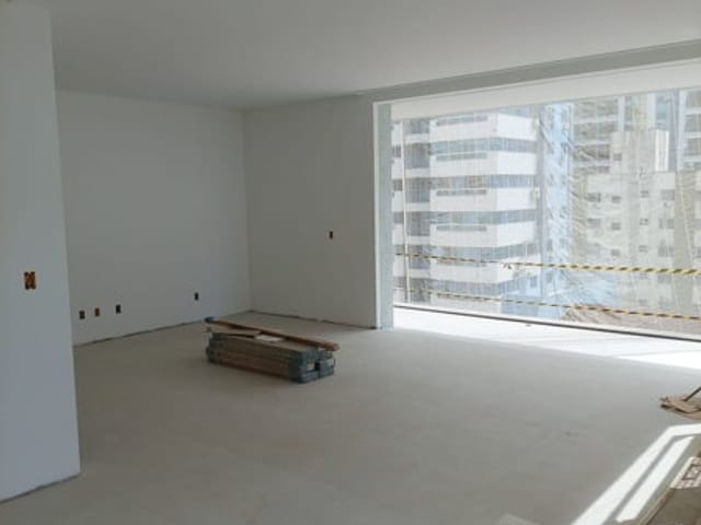 Apartamento com 240m², à venda, no bairro Meia Praia em Itapema