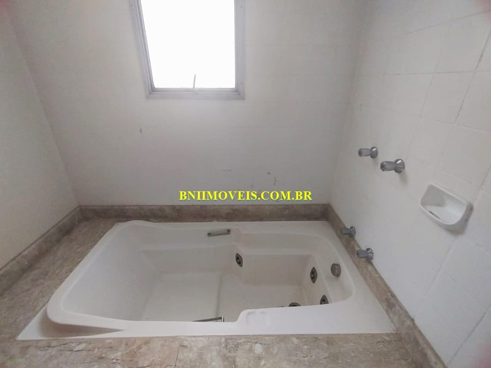 Apartamento para alugar com 4 quartos, 212m² - Foto 13