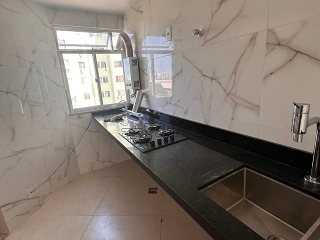 Apartamento 3 quartos e 1 banheiro, para alugar, no bairro Jacarepaguá em Rio de Janeiro