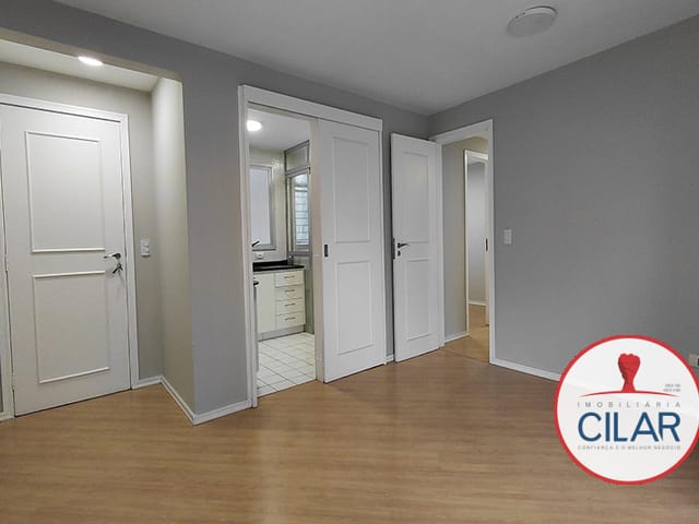 Apartamento 3 quartos e 2 banheiros, para alugar, no bairro Ahú em Curitiba