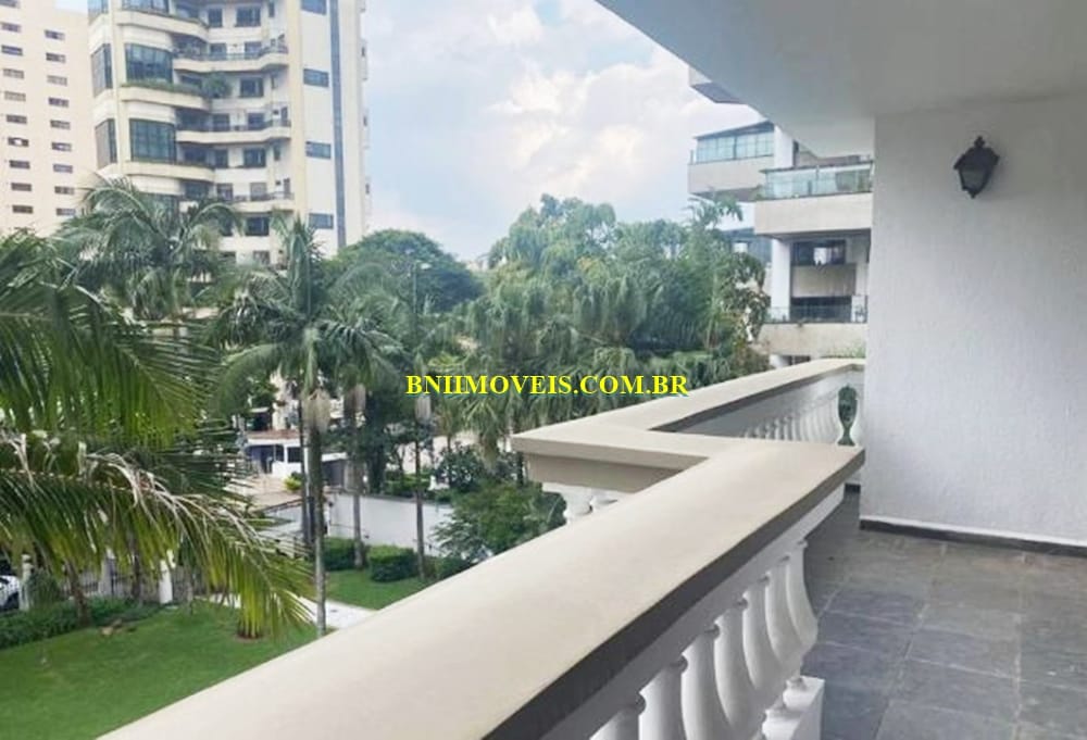 Apartamento à venda com 3 quartos, 240m² - Foto 2