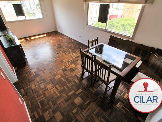 Apartamento 3 quartos e 2 banheiros, para alugar, no bairro Centro em Curitiba