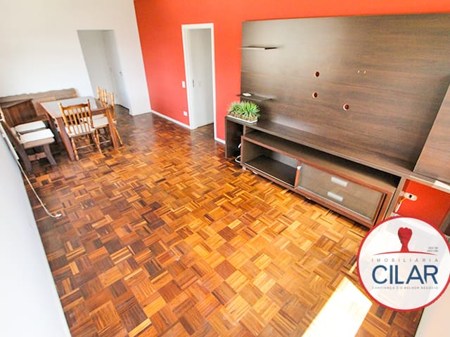 Apartamento 3 quartos e 2 banheiros, para alugar, no bairro Centro em Curitiba