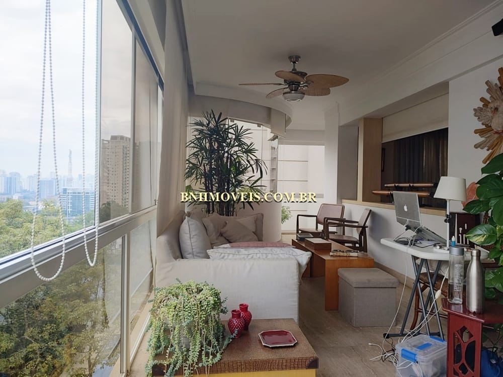 Apartamento para alugar com 4 quartos, 340m² - Foto 1