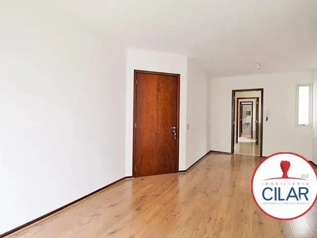 Apartamento 3 quartos e 2 banheiros, para alugar, no bairro Centro em Curitiba