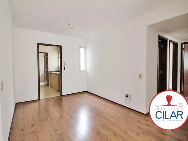 Apartamento 3 quartos e 2 banheiros, para alugar, no bairro Centro em Curitiba