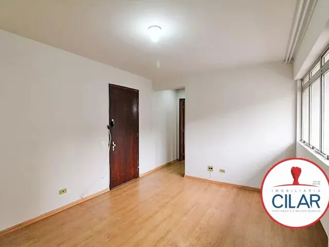Apartamento 1 quarto e 1 banheiro, para alugar, no bairro Centro em Curitiba