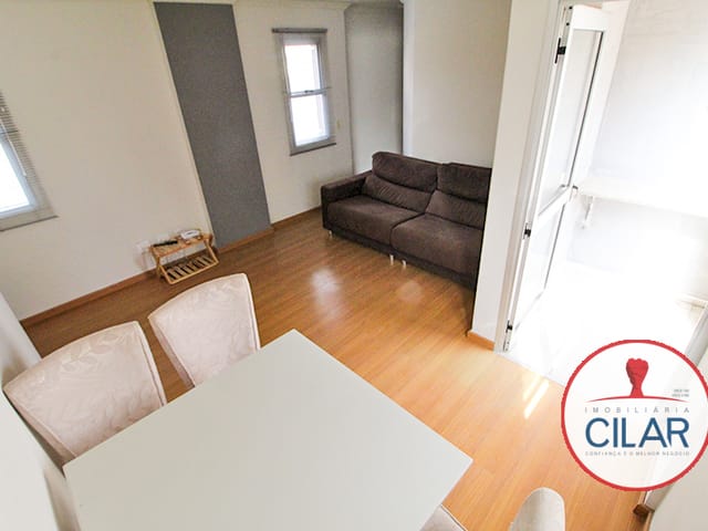 Apartamento 2 quartos e 2 banheiros, para alugar, no bairro Ahú em Curitiba