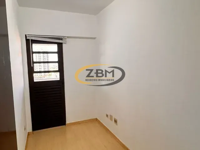 Apartamento com 106m² 3 quartos e 1 banheiro, para alugar, no bairro Centro em Londrina