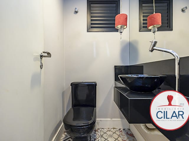 Apartamento 3 quartos e 3 banheiros, para alugar, no bairro Centro em Curitiba