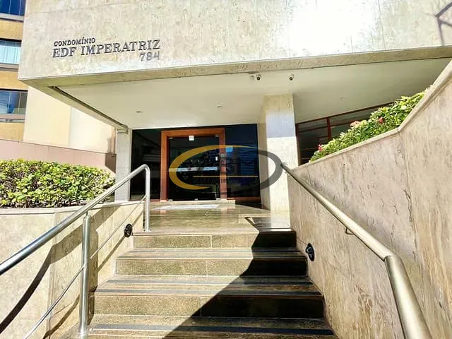 Apartamento 4 quartos e 5 banheiros, à venda ou para alugar, no bairro Centro em Londrina