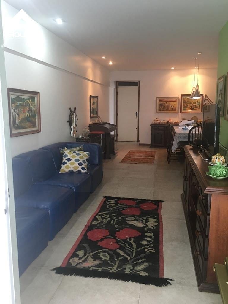 Excelente apartamento com localiza??o previlegiada de 3 qts, sendo 1 suite, varanda, 2 vagas de garagem no centro de Guarapari