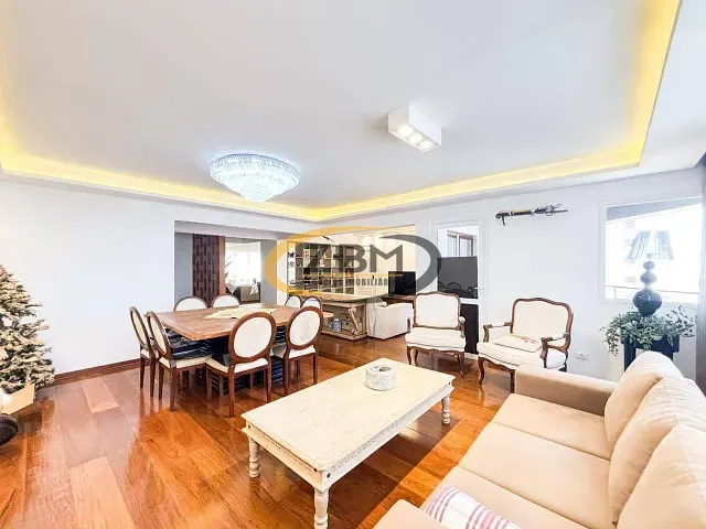 Apartamento com 303m² 2 quartos e 4 banheiros, à venda, no bairro Centro em Londrina