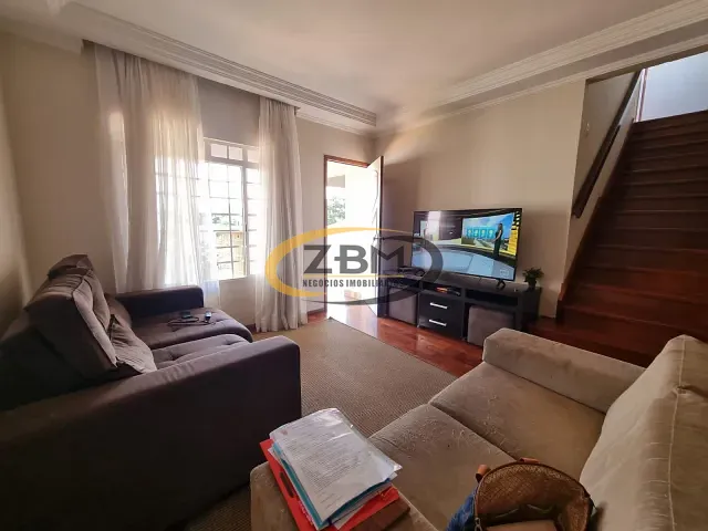 Casa 3 quartos e 4 banheiros, à venda, no bairro Coroados em Londrina