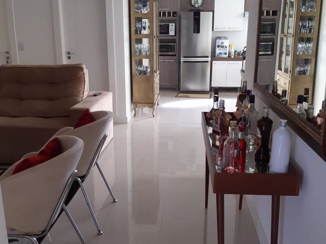 Apartamento com 250m² 4 quartos e 5 banheiros, à venda, no bairro Centro em Balneário Camboriú