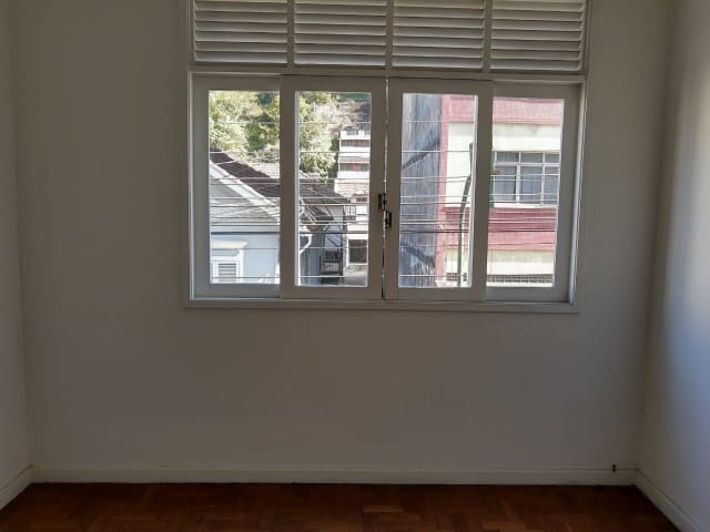 Apartamento 2 quartos e 1 banheiro, para alugar, no bairro Centro em Petrópolis