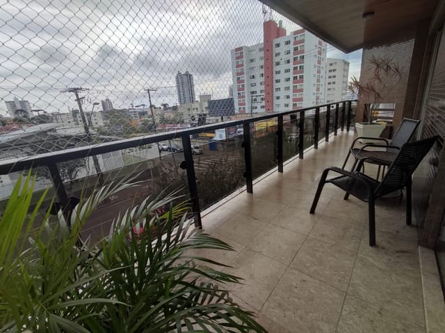 Apartamento Espaçoso com 4 Quartos (2 Suítes) e Elevador Privativo , Próximo à UEPG Centro