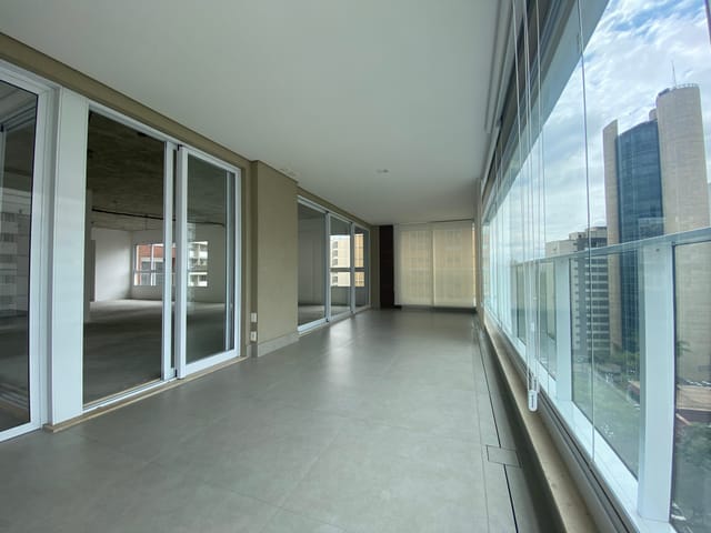 Foto do Apartamento - Apartamento à venda no bairro Itaim Bibi. Este imóvel exclusivo possui uma área útil de 330 m² | Vista Livre