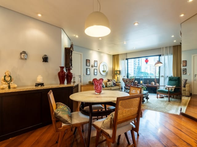 Foto do Apartamento - Apartamento tipo para venda em Moema com 4 quartos, sendo 3 suítes, 141m² | Lares e Andares Imóveis