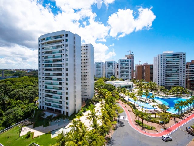 Apartamento com 196m² 4 quartos e 6 banheiros, à venda, no bairro Patamares em Salvador