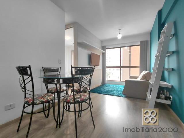 Apartamento 1 quarto e 1 banheiro, para alugar, no bairro Centro em Curitiba