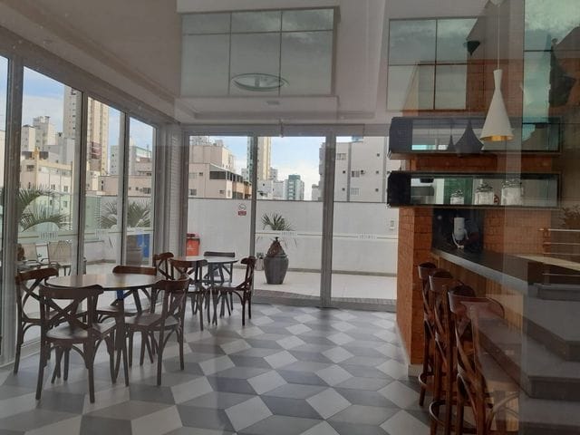 Apartamento com 250m² 4 quartos e 4 banheiros, à venda, no bairro Centro em Balneário Camboriú