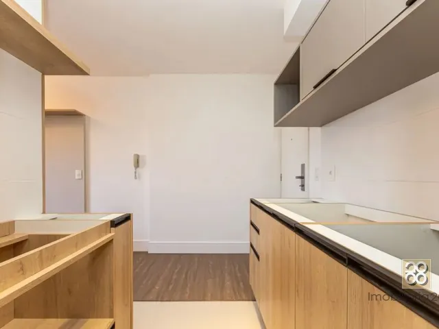 Apartamento 1 quarto e 1 banheiro, à venda, no bairro Centro em Curitiba