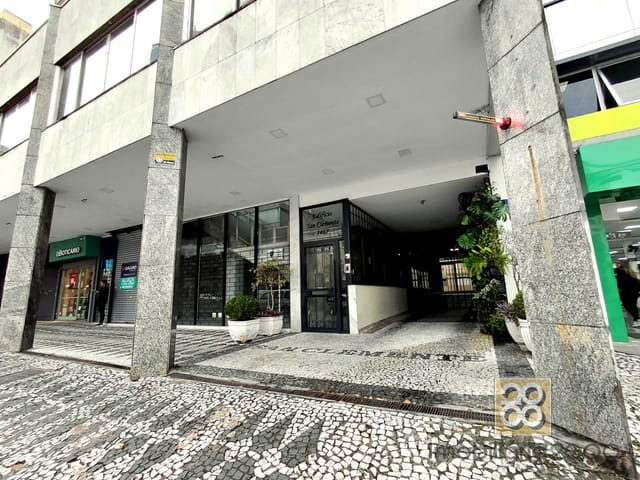 Apartamento 3 quartos e 2 banheiros, para alugar, no bairro Juvevê em Curitiba