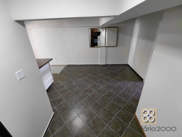 Apartamento 1 quarto e 1 banheiro, para alugar, no bairro Centro em Curitiba
