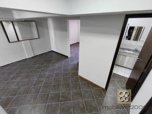 Apartamento 1 quarto e 1 banheiro, para alugar, no bairro Centro em Curitiba