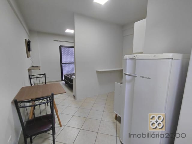 Apartamento 1 quarto e 1 banheiro, para alugar, no bairro Centro em Curitiba