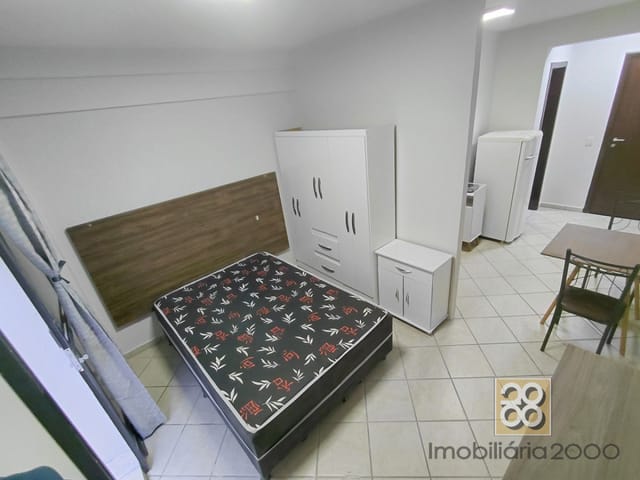 Apartamento 1 quarto e 1 banheiro, para alugar, no bairro Centro em Curitiba