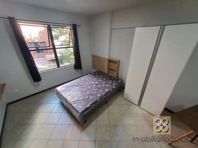 Apartamento 1 quarto e 1 banheiro, para alugar, no bairro Centro em Curitiba