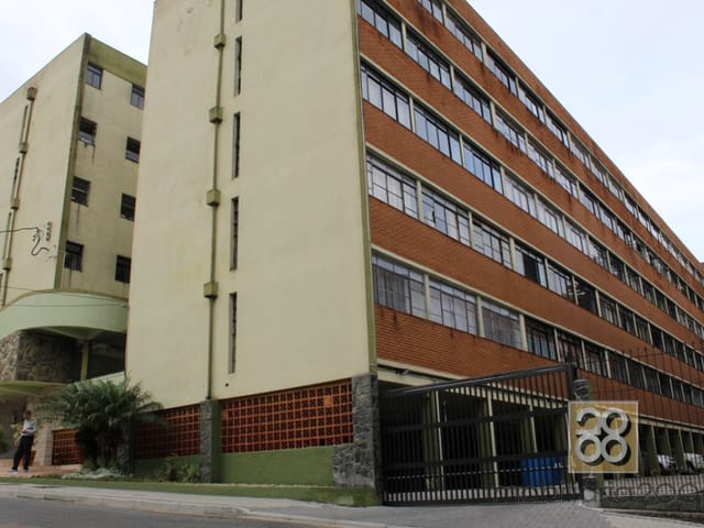 Apartamento 2 quartos e 1 banheiro, para alugar, no bairro Cristo Rei em Curitiba