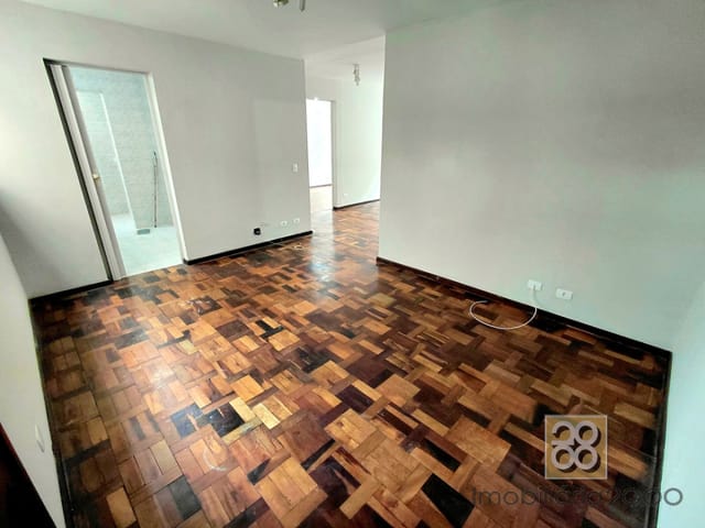 Apartamento 2 quartos e 1 banheiro, para alugar, no bairro Cristo Rei em Curitiba